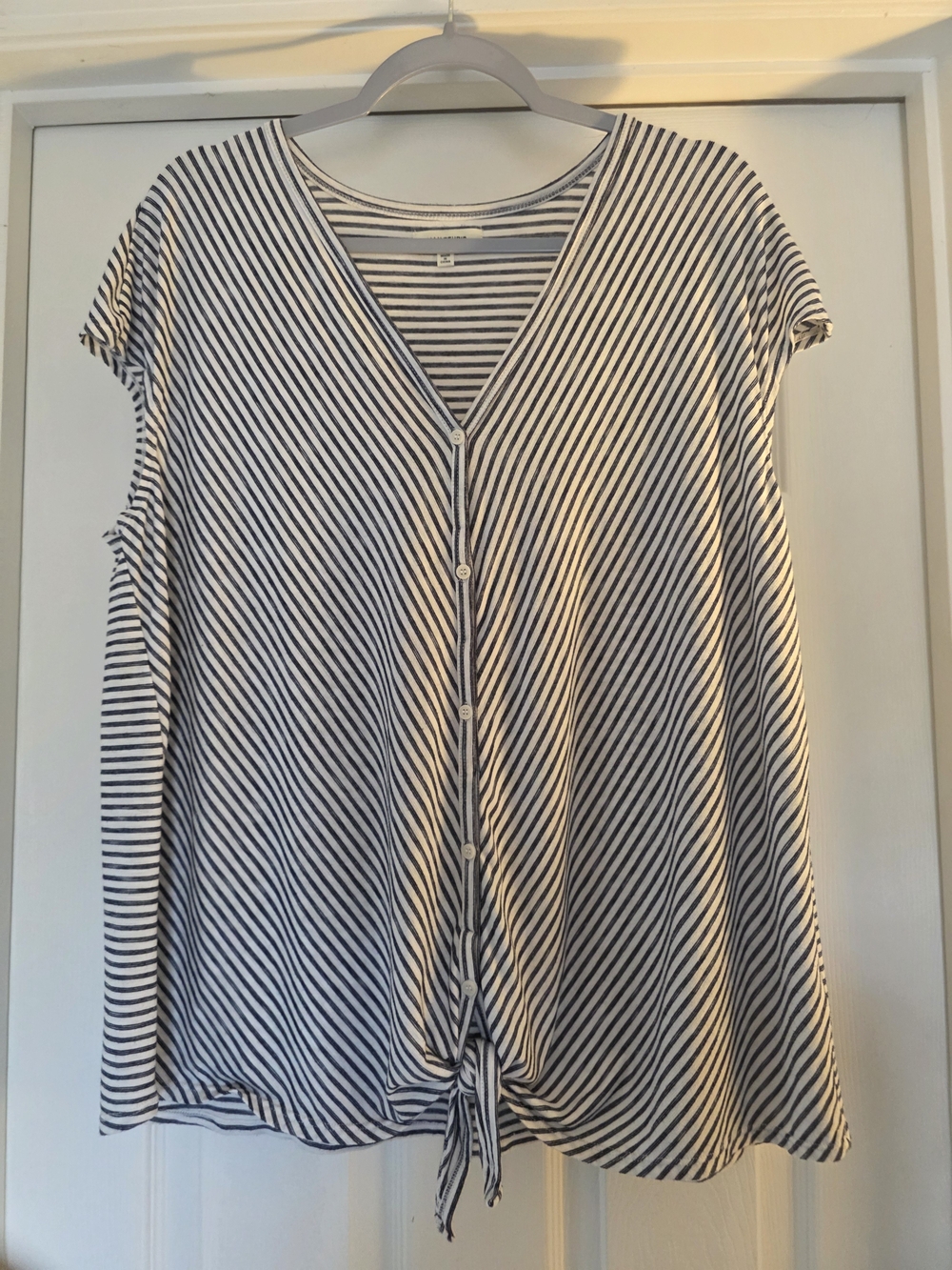 Max Studio Size 2X striped Knit top blue white EUC